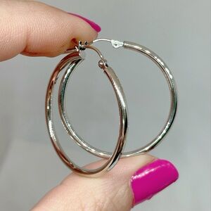14k White Gold Polished  Lightweight Tube Hoop Earrings